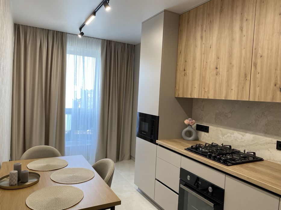 Продам шикарну квартиру з новим ремонтом