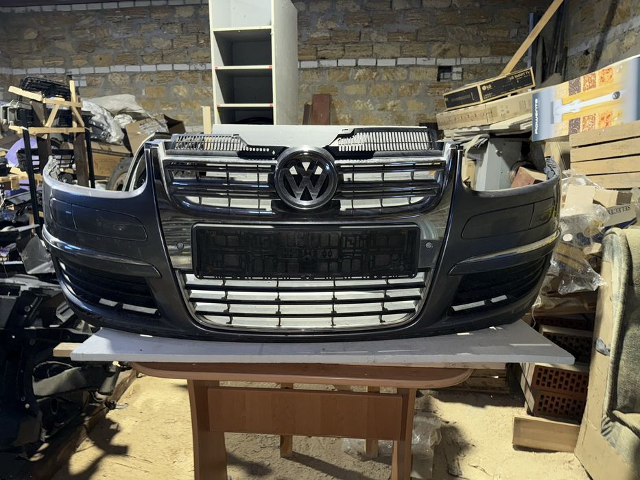 Бампер гольф 5 універсал з парктроніками