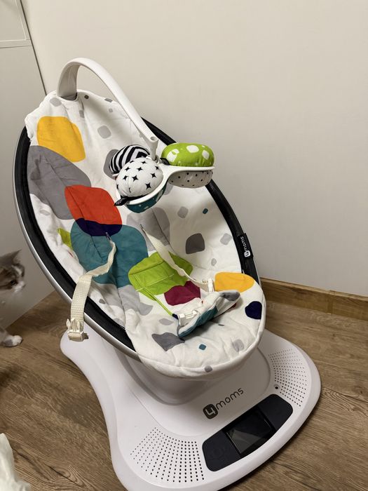 Moms 4 - техніка для заколисування малюка