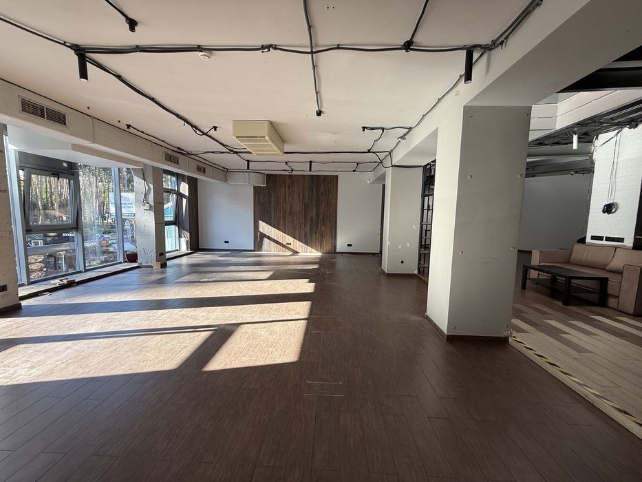 Оренда фасадного приміщення 156.4кв.м з ремонтом. Вул Університетська