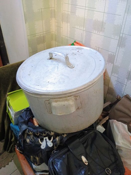 Продам электромясорубку кастрюлю на 20 л