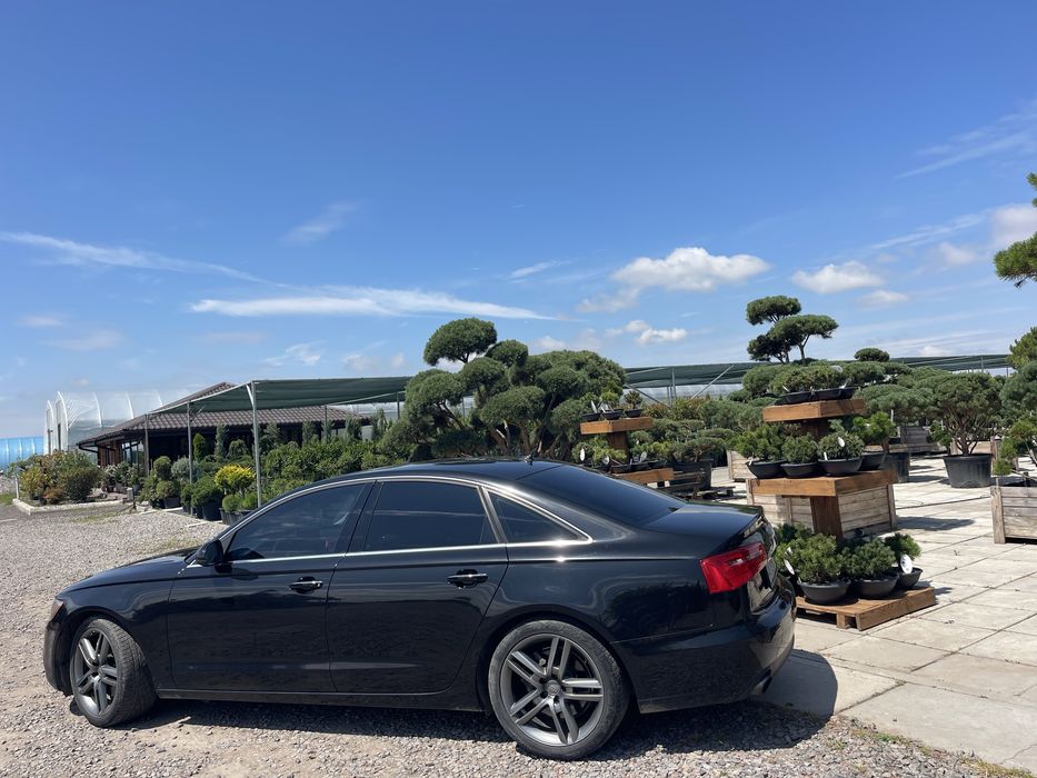 Автомобіль Audi A 6