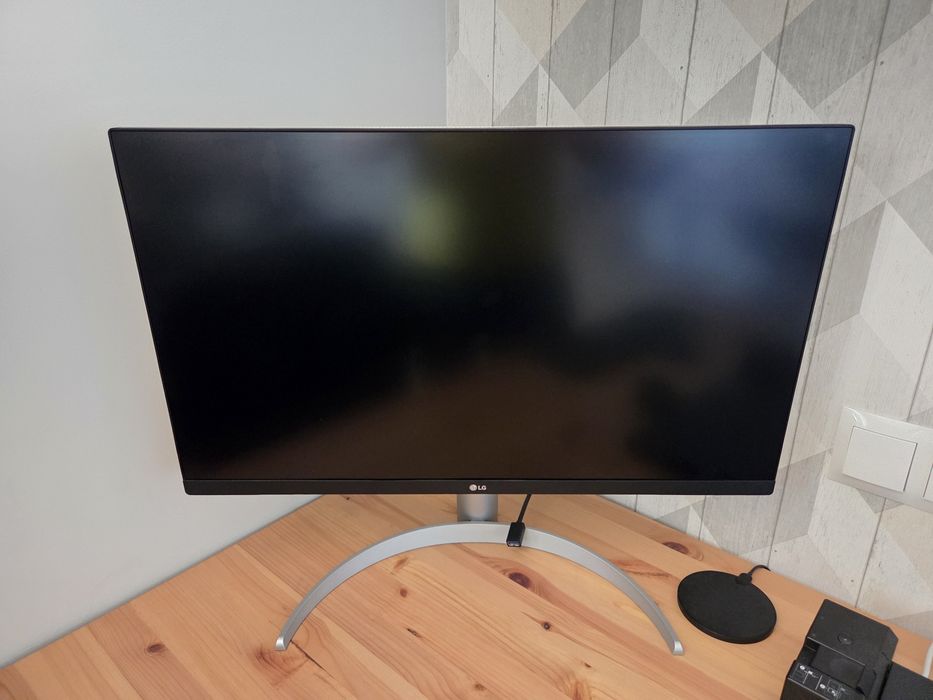 27UP85NP-W 27" 4K UHD USB-C – uszkodzona matryca, na części