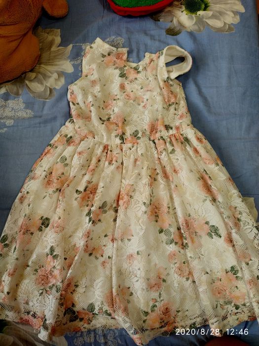 Платье красивенное.