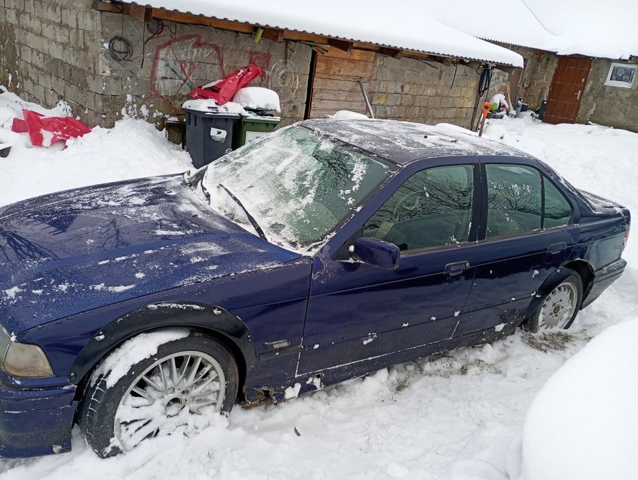 BMW E36 328i sedan gruz