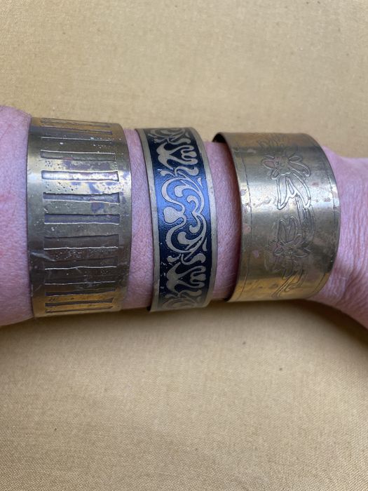 Pulseiras metal grossas anos 80