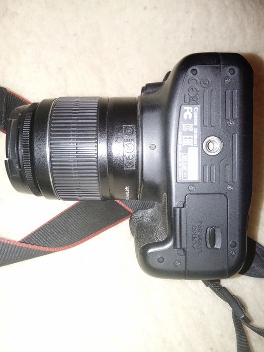 Canon EOS 1200D, carregador, cabo USB