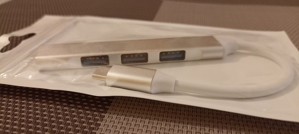 USB-C 3.0 Extension Hub with 4 USB Ports64751293332866121