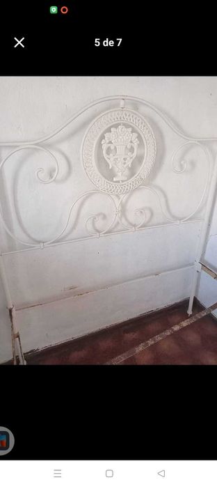 Cama de ferro antiga