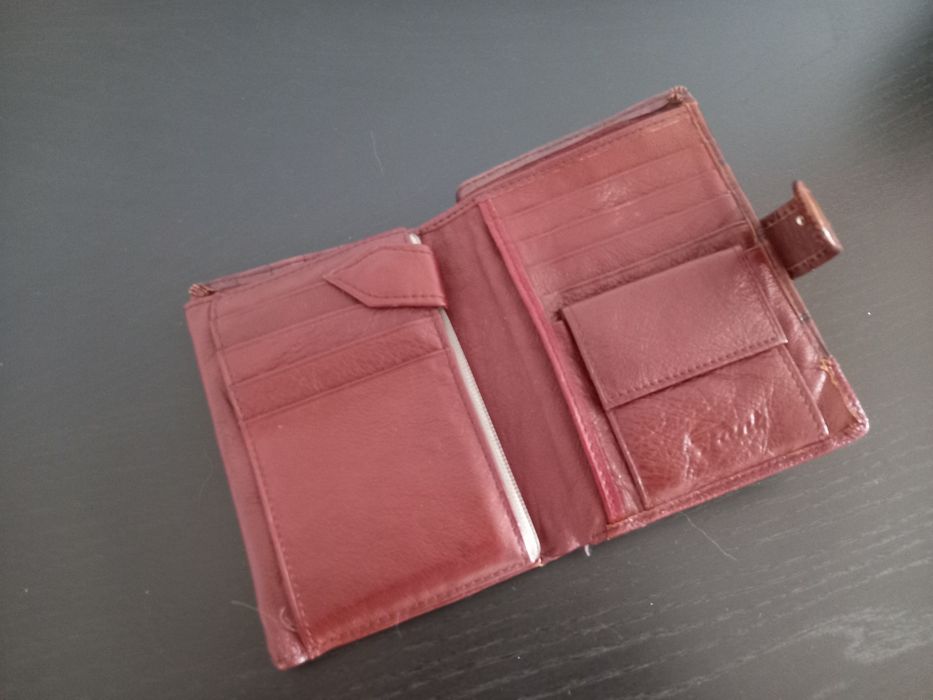 Carteira de Couro Multifuncional – Compacta & Prática