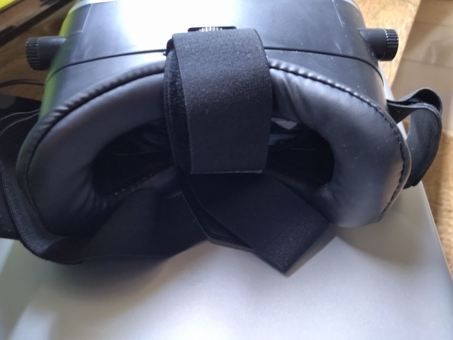 Virtual reality headset