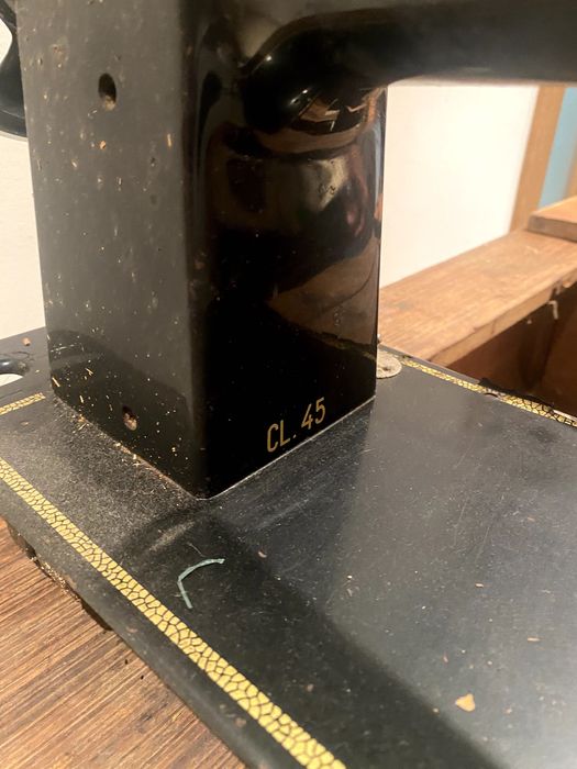 Mesa com máquina de costura Oliva CL.45