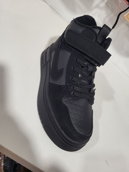 Зимові підліткові кросівки(розпродаж)