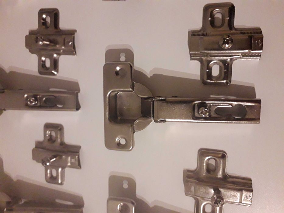 Dobradiças metálicas