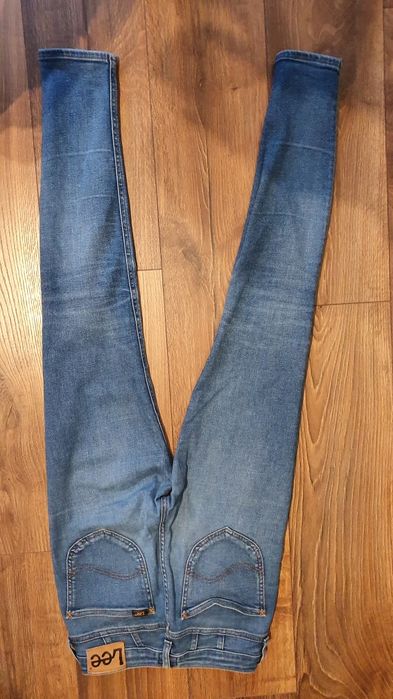 Jeansy firmy Lee w rozmiarze 28