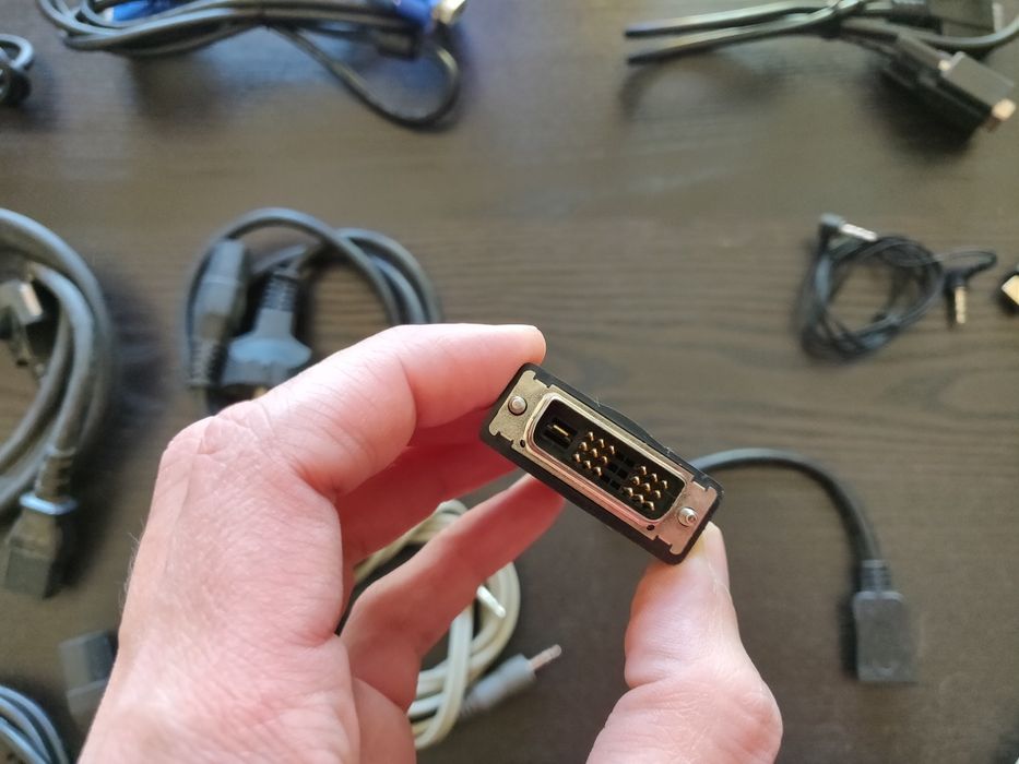 Various Cables and Adapters427550765168076804
