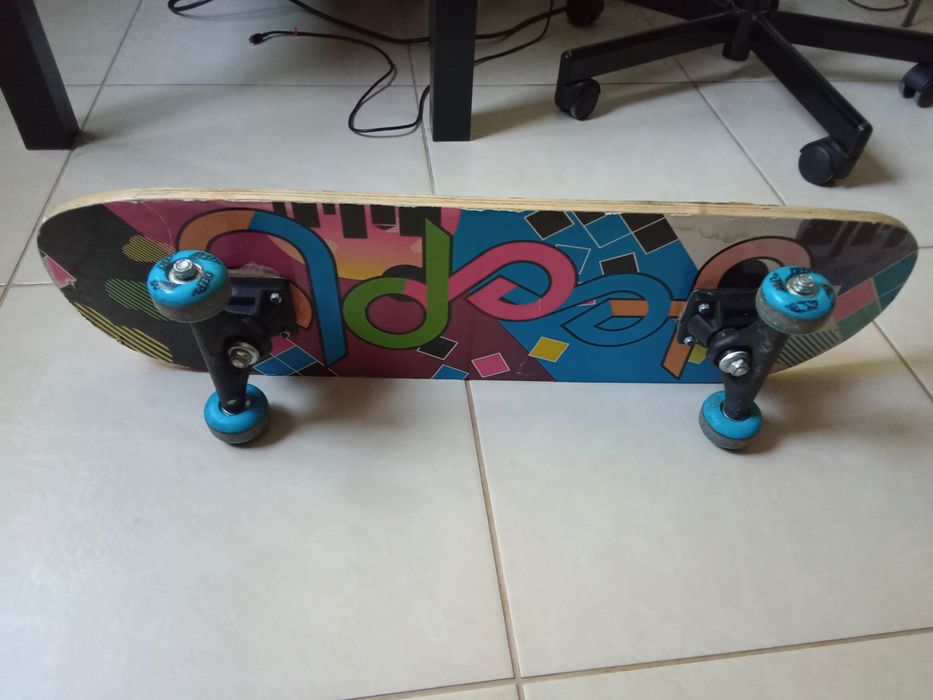 Skate da marca Deeply