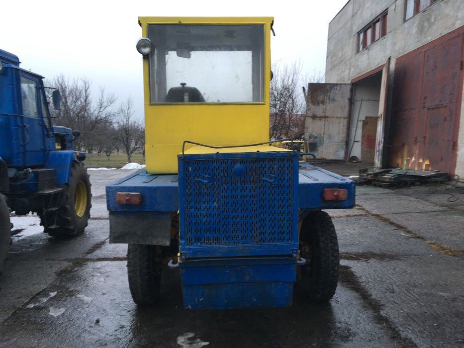 Продам фронтальний навантажувач