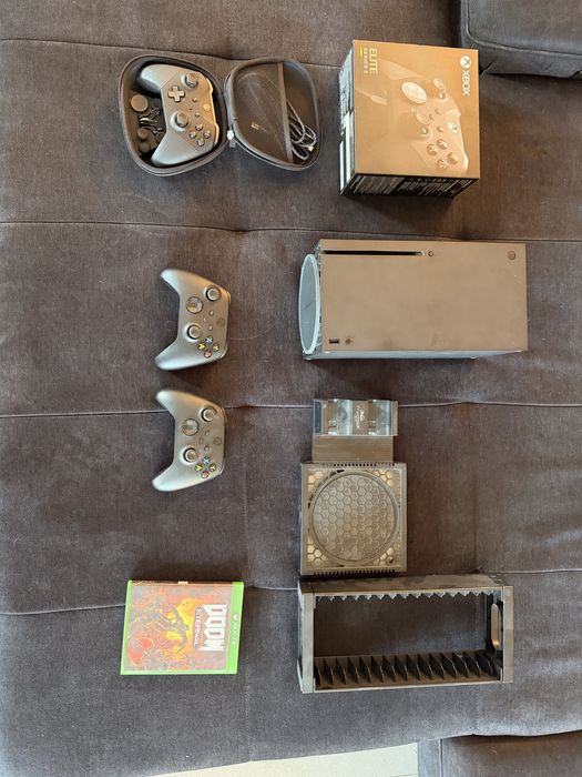 Konsola xbox series x mało używana