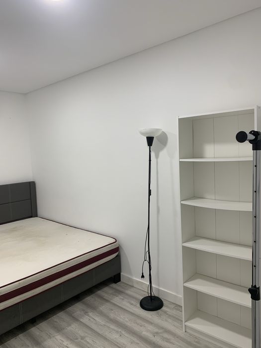 Aluga-se quarto