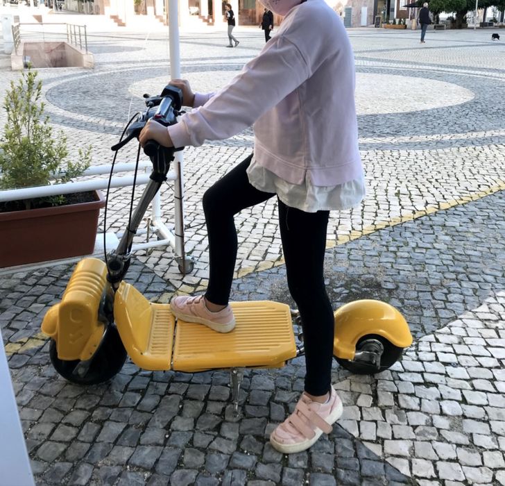 Vendo Trotinete electrica com motor  frente e banco para sentar