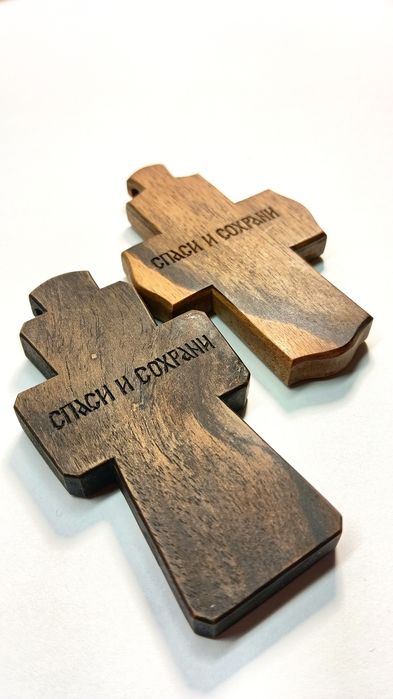 Хрест натільний, ручної роботи.
