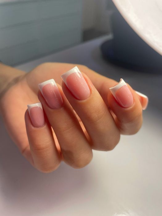 Послуги манікюру, нарощування , чистка