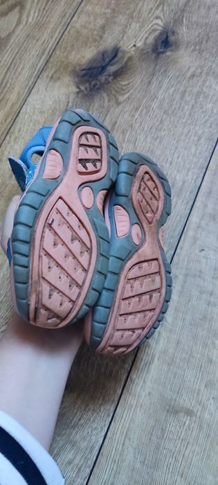 Sandały dziecięce 27