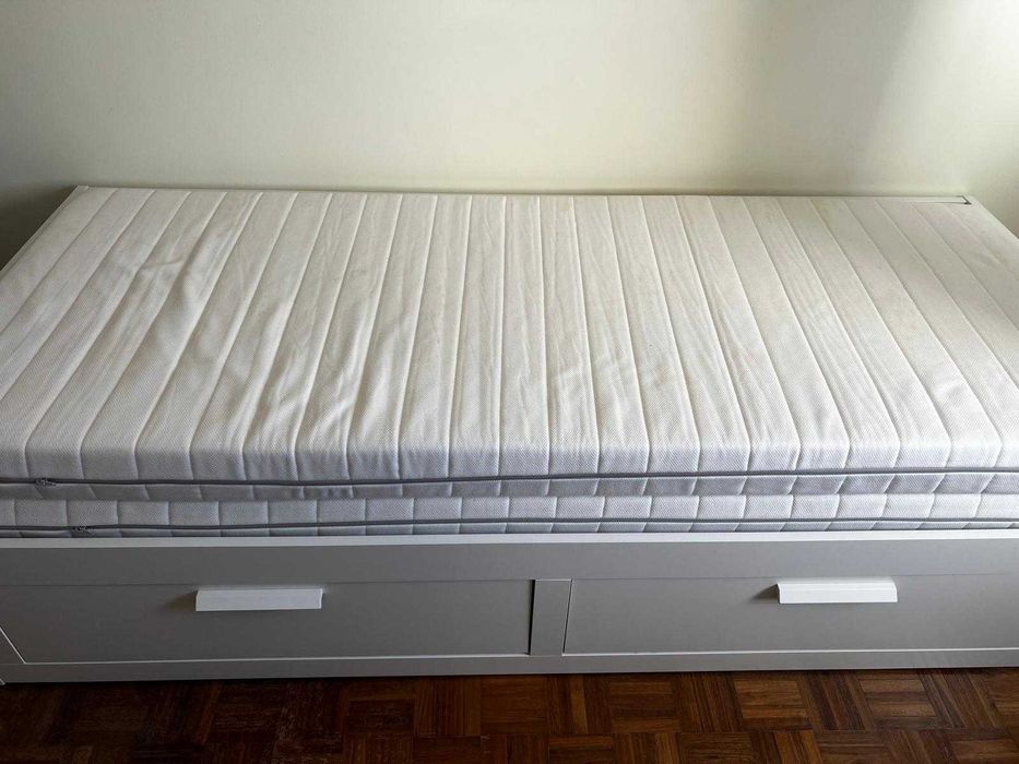 Cama IKEA BRIMNES Individual / Dupla Com Gaveta Com Colchão - Semi-Nova 70€