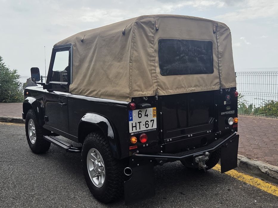 Land Rover  Defender Black Edition