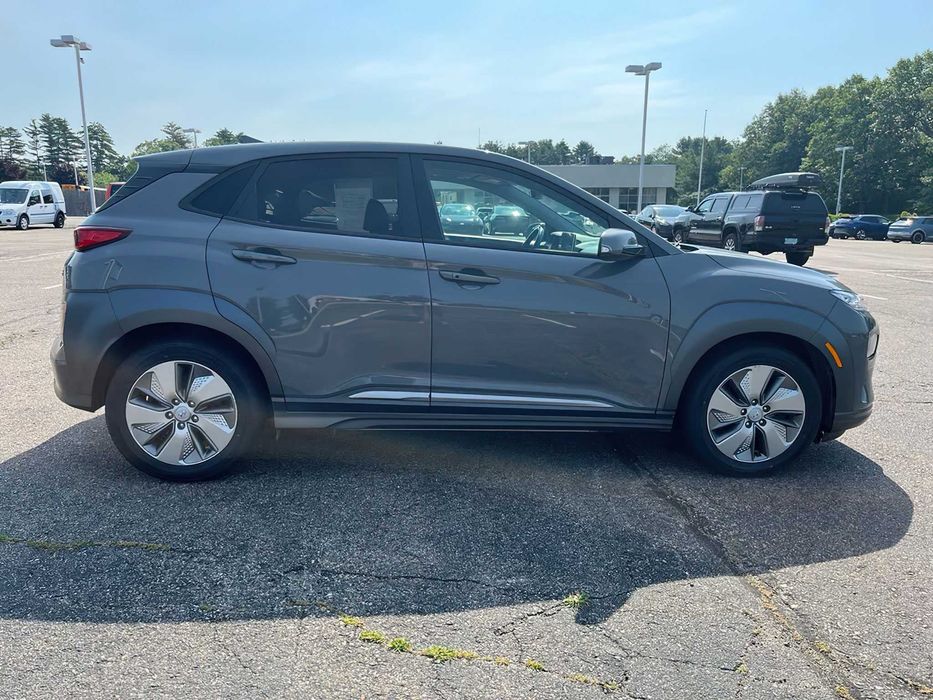 Hyundai Kona EV      2021