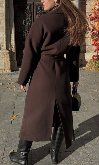 Пальто шоколадного кольору