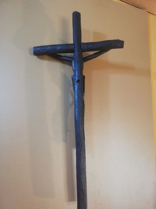Crucifixo com Cristo em Pau Preto.