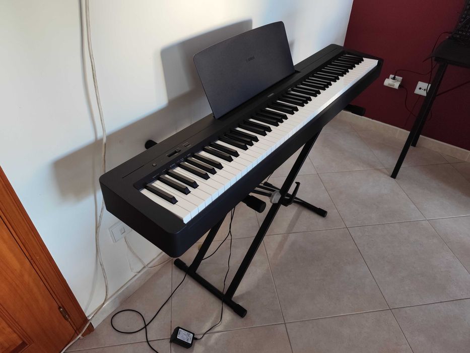 Piano Yamaha P-145 B Black
