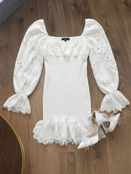 Elegancka biała sukienka z koronką w stylu Zimmermann
