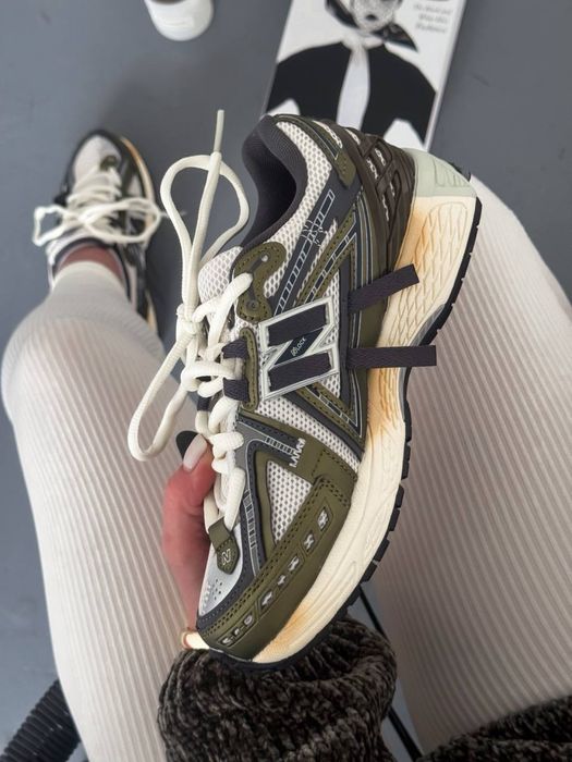 Спортивні жіночі кросівки New Balance 1906A Green хакі