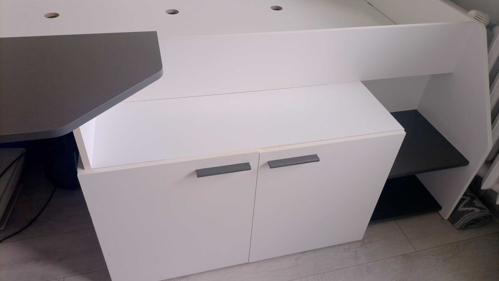 Łóżko młodzieżowe z biurkiem i szafką