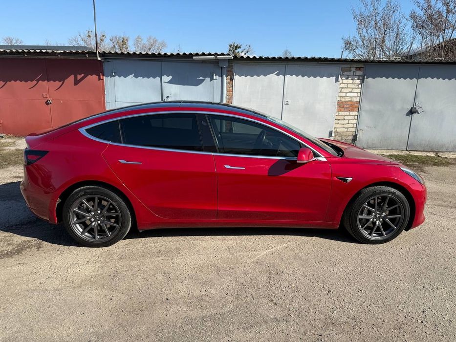 Продам тесла 3 long range 2019