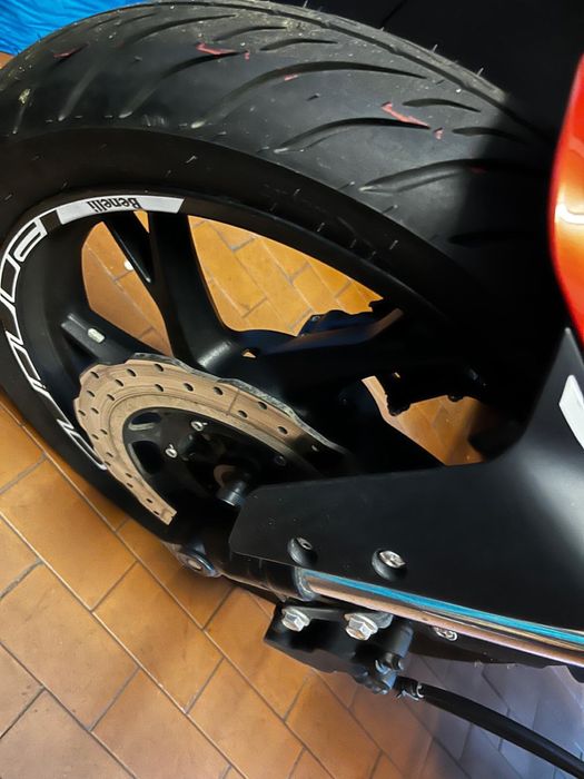 Benelli 125 ano 2022 com poucos KMs