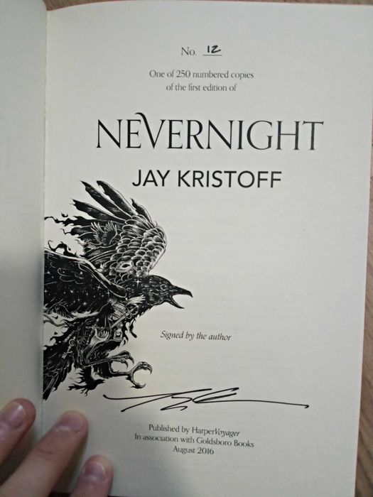 Nevernight do escritor Jay Kristoff (AUTOGRAFADO)