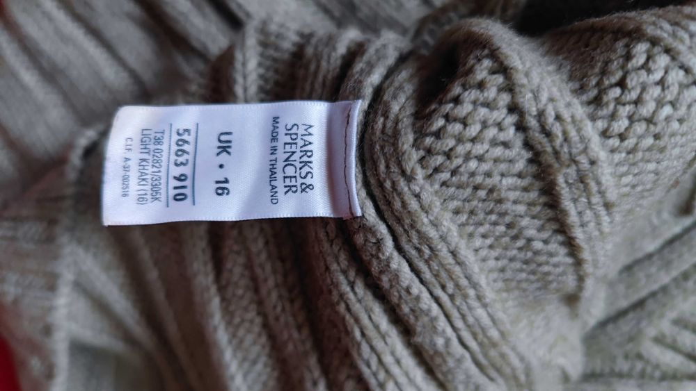 Стильний жіночий светр від Marks & Spencer