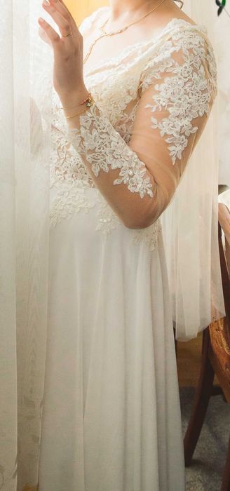 Zwiewna suknia ślubna