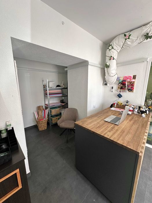 Продаж діючого квіткового магазину. Повністю укомплектовано