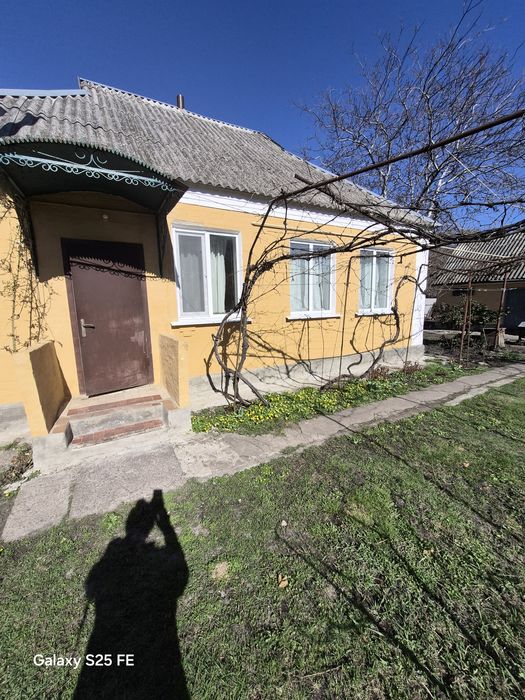 Продаж будинку поряд з містом