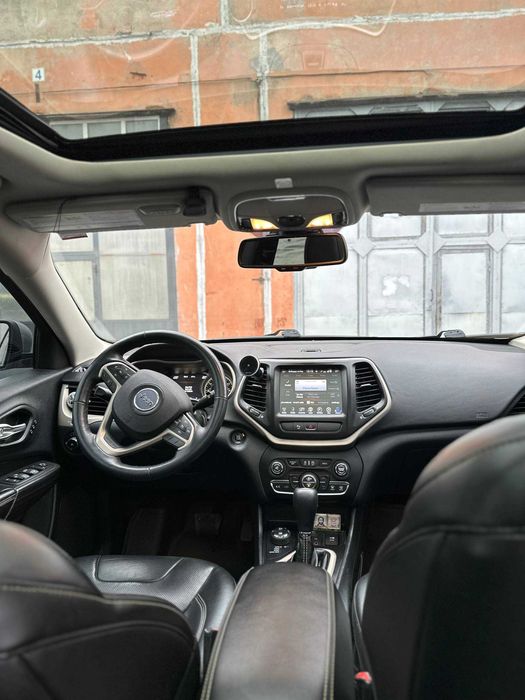 Jeep Cherokee 2015 3.2 газ/бензин Active Drive II максималка