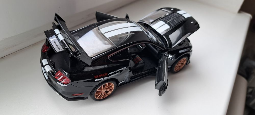 Машинка модель ford mustang shelby gt500