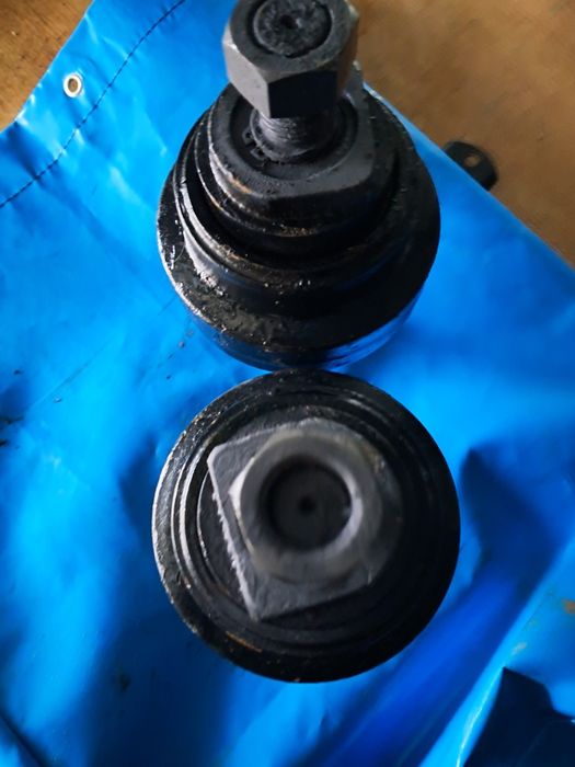 Górne rolki gąsienic do koparki Doosan  DH55 /60 ,DX