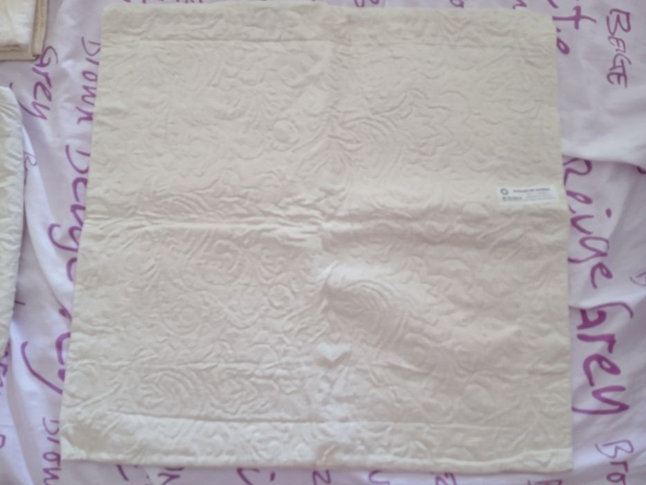 Capas para almofada, bege vários tamanhos, 2€