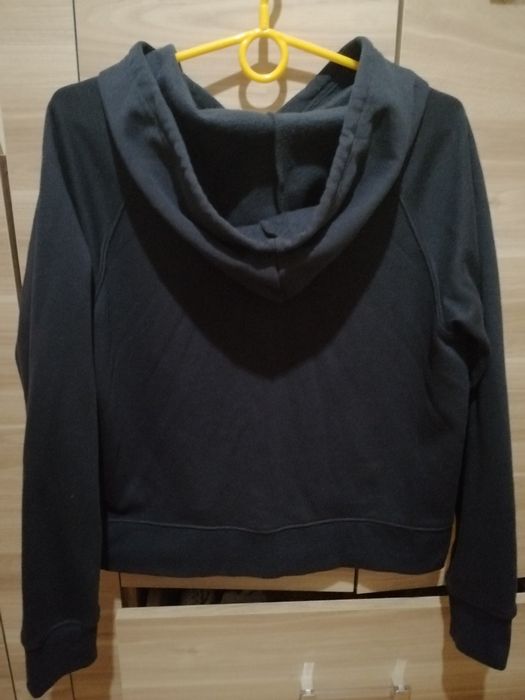Bluza rozsowana z przodu z kapturem