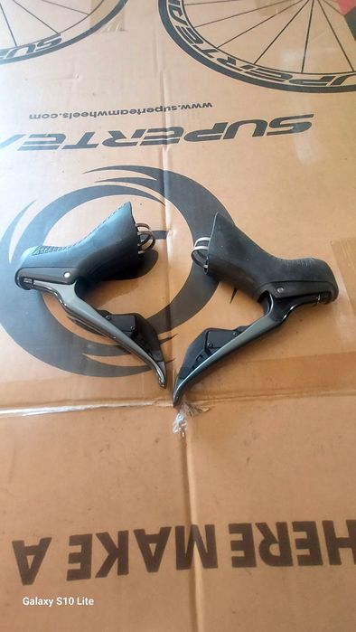 Manetes Shimano Ultegra e Dura.ace di2   11velocidades